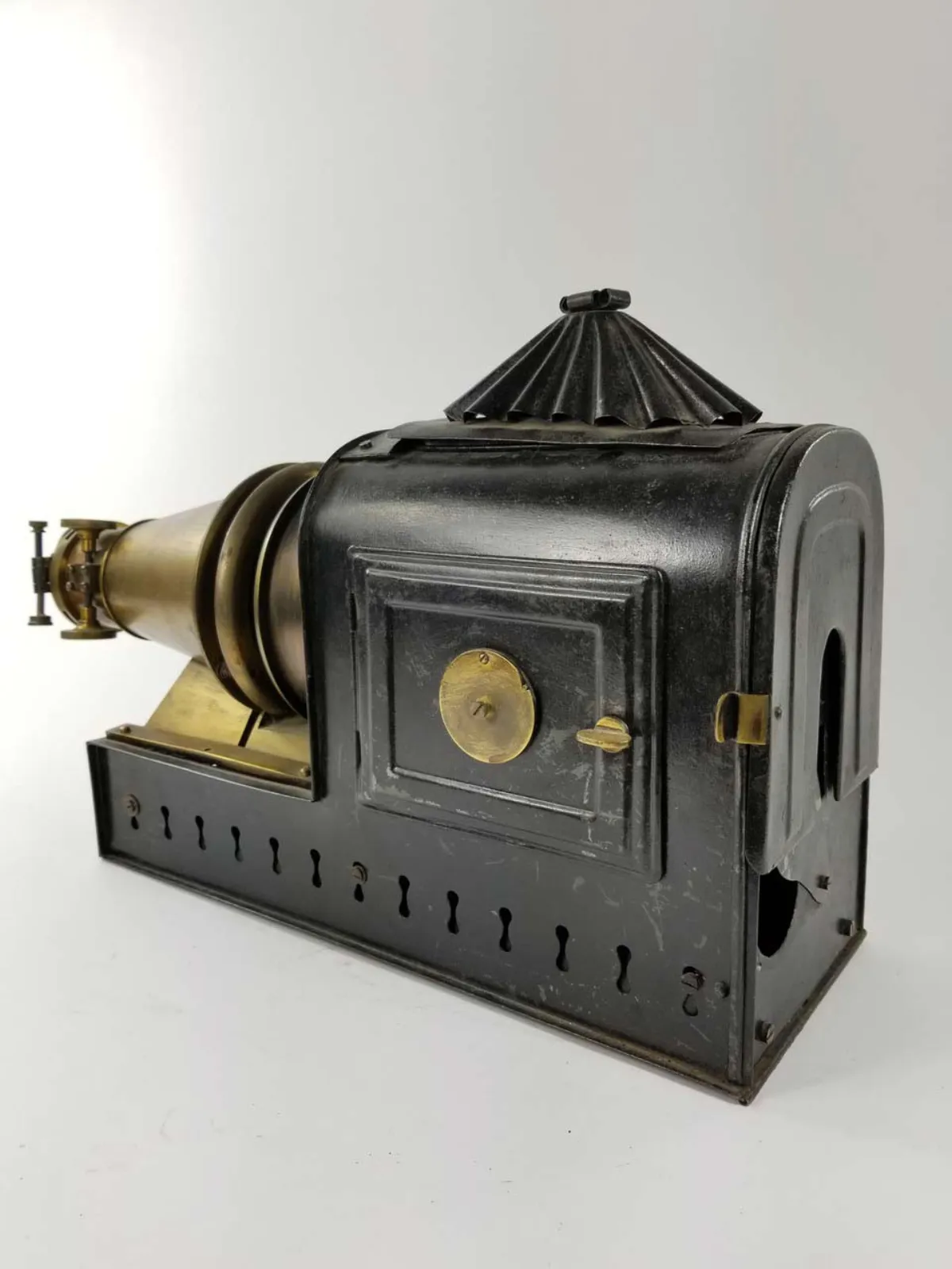 19TH CENTURY MAGIC LANTERN