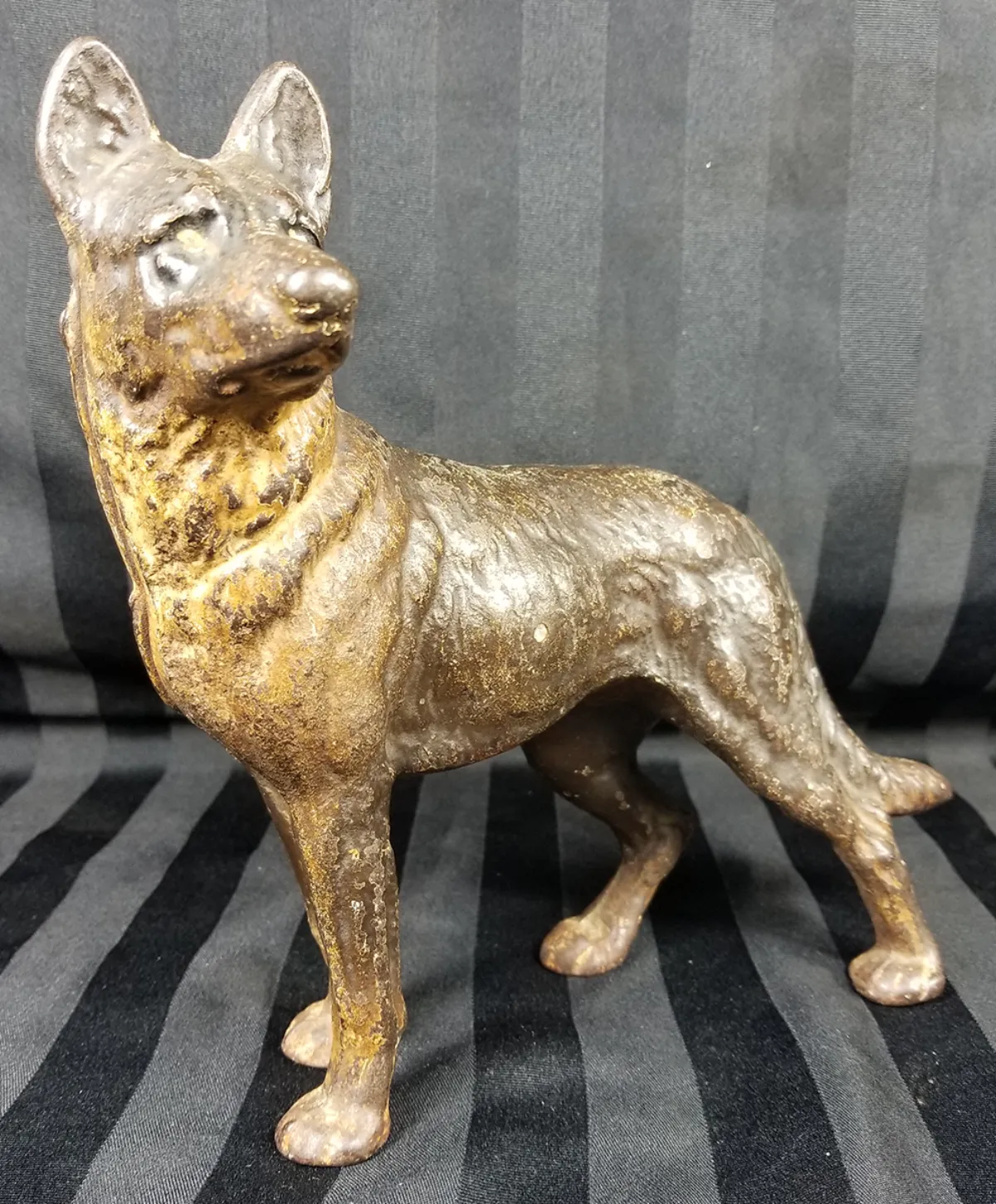 Antique Hubbly Cast Iron Dog