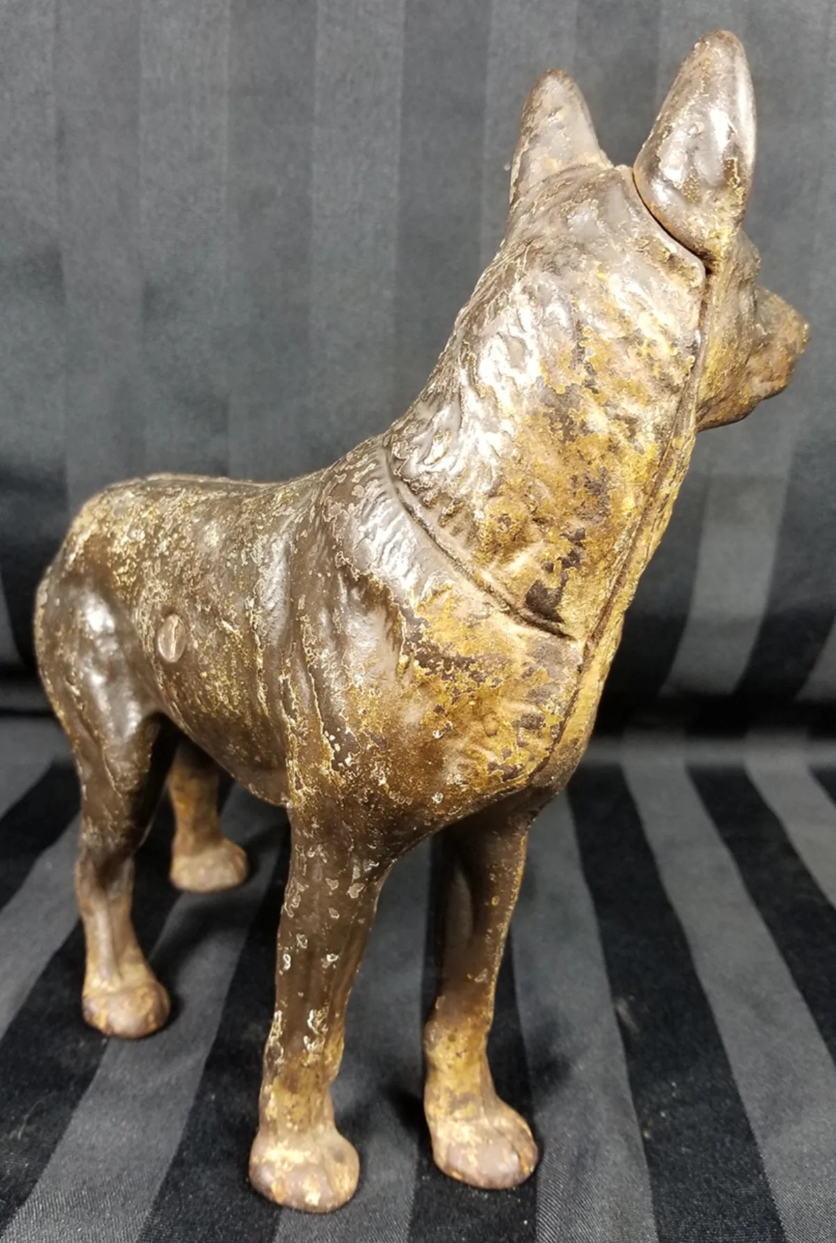 Antique Hubbly Cast Iron Dog